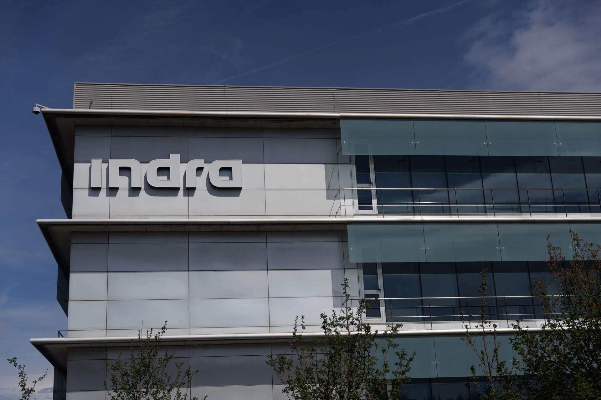 Cuatro directivos de Indra se embolsan un total de 5,11 millones con la venta de acciones de la compañía