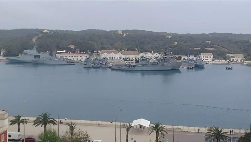 Un polvorín y un tanque de combustible para la base de Mahón que acoge buques de la OTAN