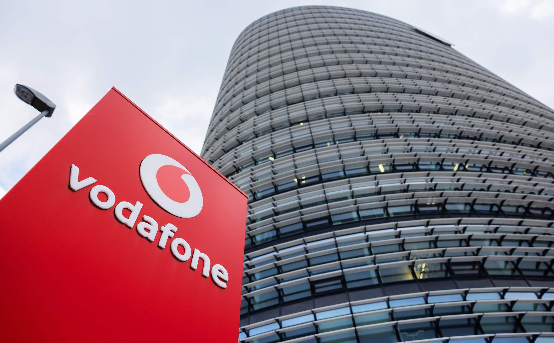 Vodafone ganó 1.140 millones en su último año fiscal, un 90% menos, por la ausencia de extraordinarios