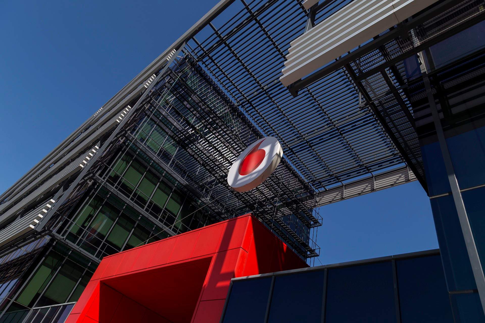 El Gobierno autoriza la compra del negocio de Vodafone en España por parte del fondo británico Zegona