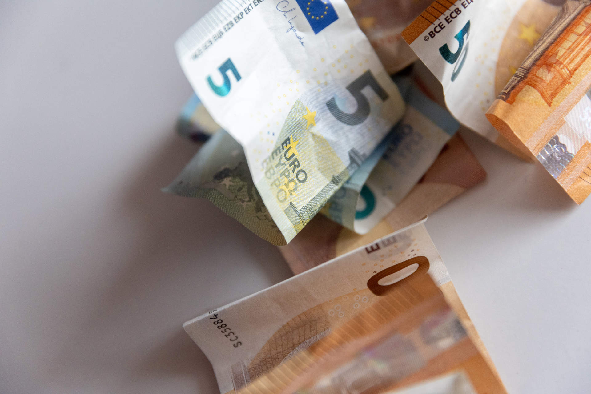 Contribuyentes catalanes con salarios brutos de 30.000 euros anuales pagan el IRPF más alto, según Aedaf