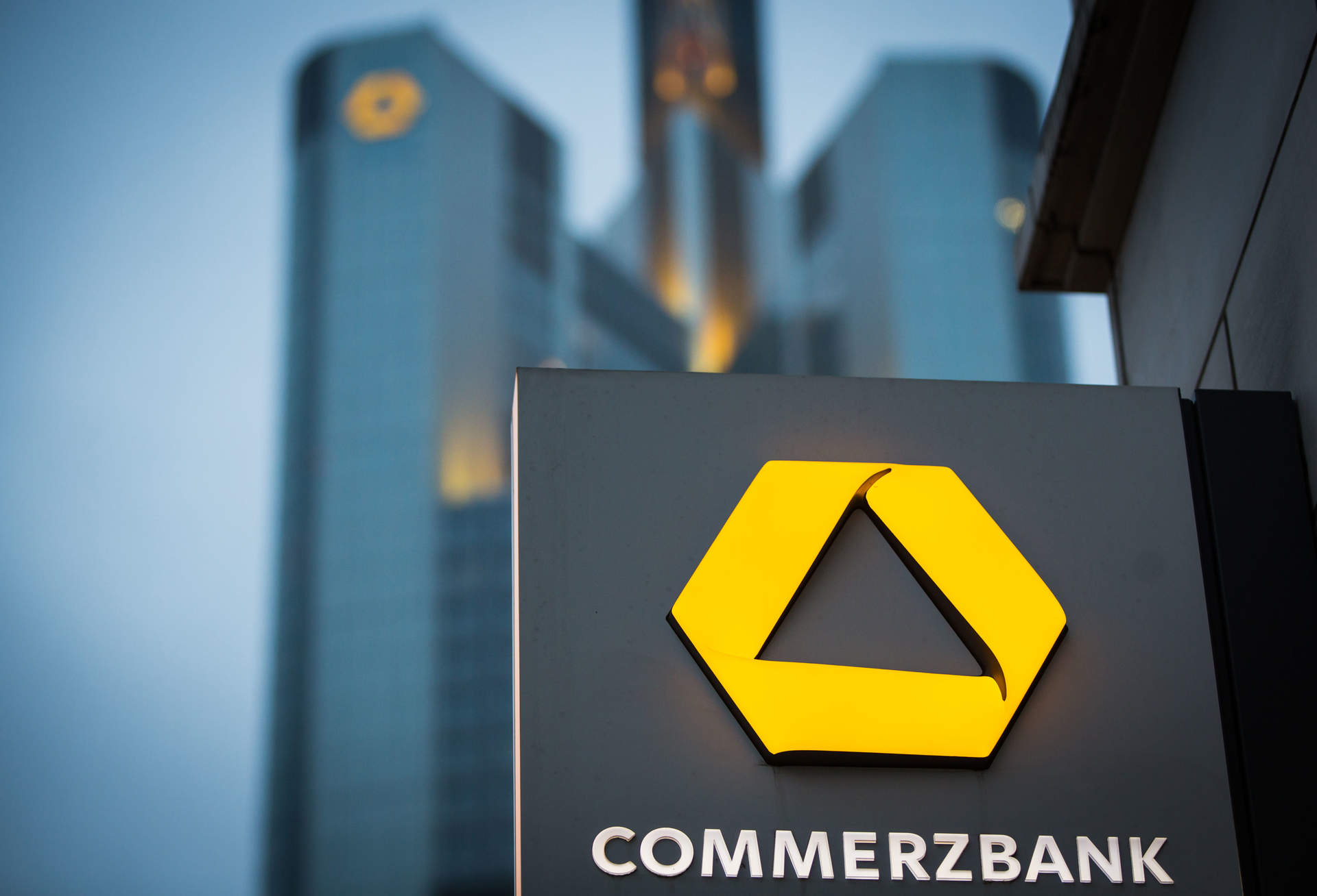 Commerzbank gana 747 millones de euros en el primer trimestre, casi un 29% más que en el año anterior