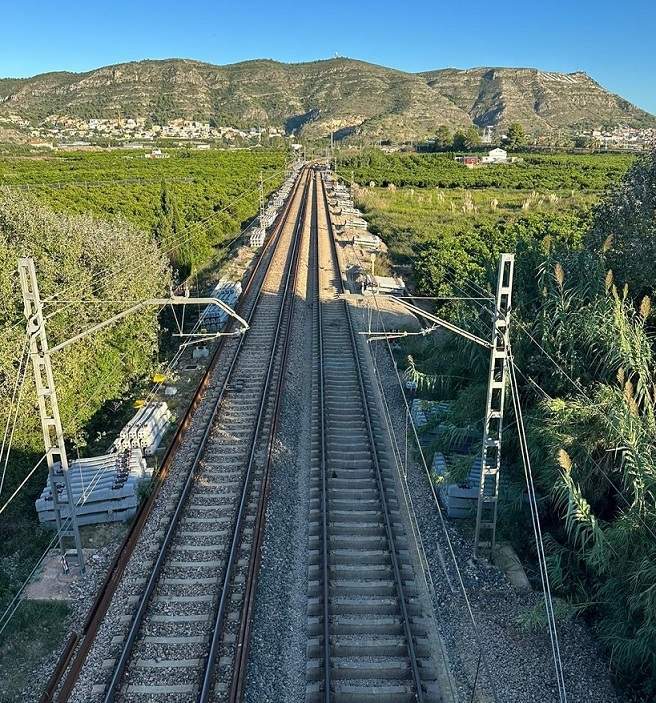 La CNMC multa a Adif a instancias de Ouigo por los trenes a Levante desde Chamartín