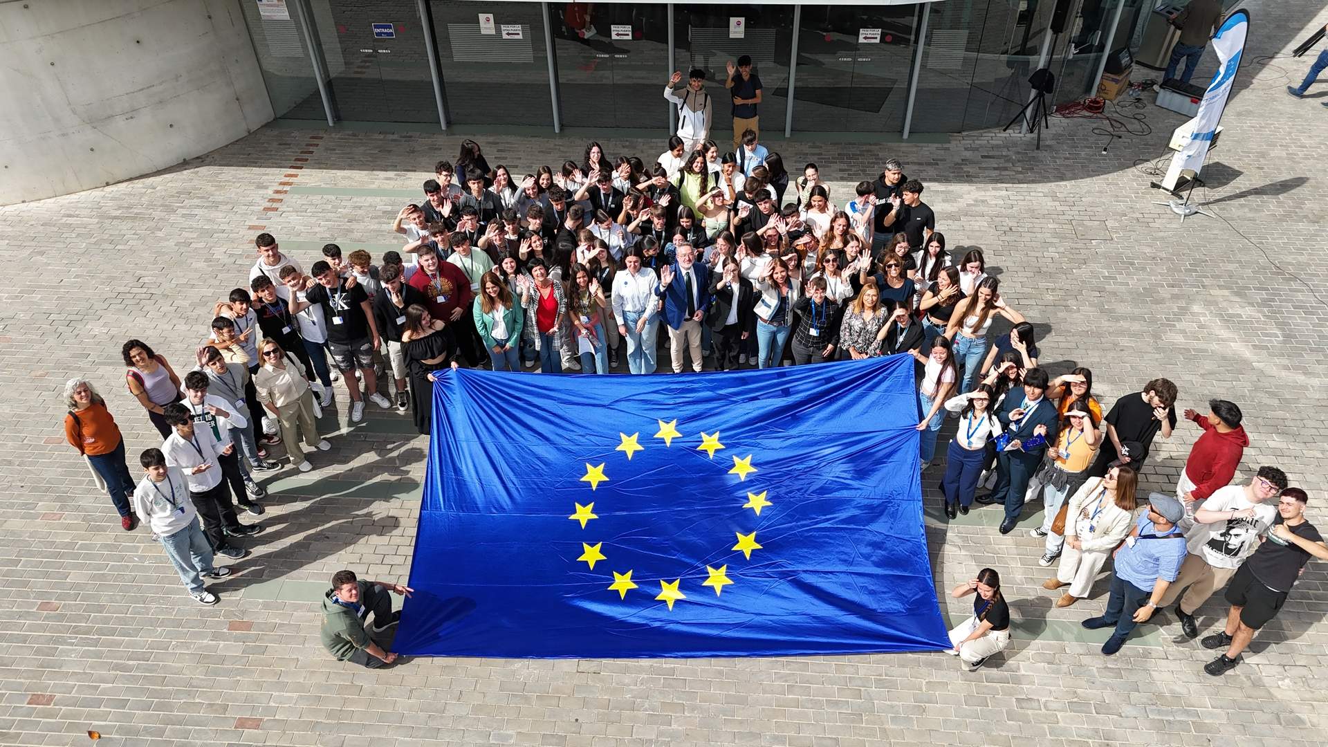 Un centenar de alumnos de centros embajadores del Parlamento Europeo participan en el Día de Europa