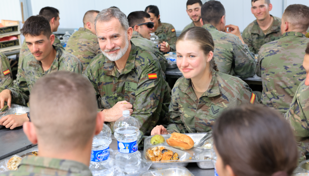 Foto original sin manipular del Rey y la Princesa en el comedor de San GregorioCasa del Rey 