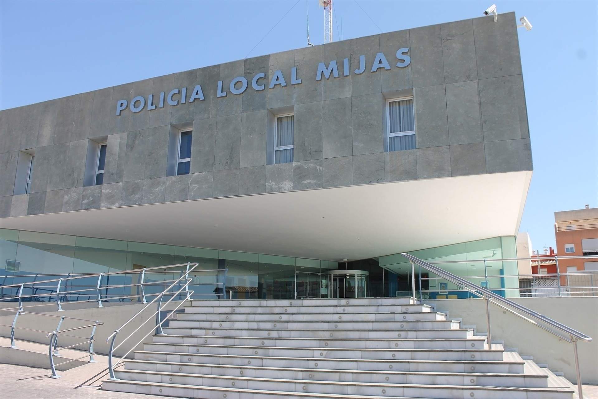 EuropaPress_1781549_andalucia_malaga__sucesos__policia_local_mijas_detiene_hombre_resistencia