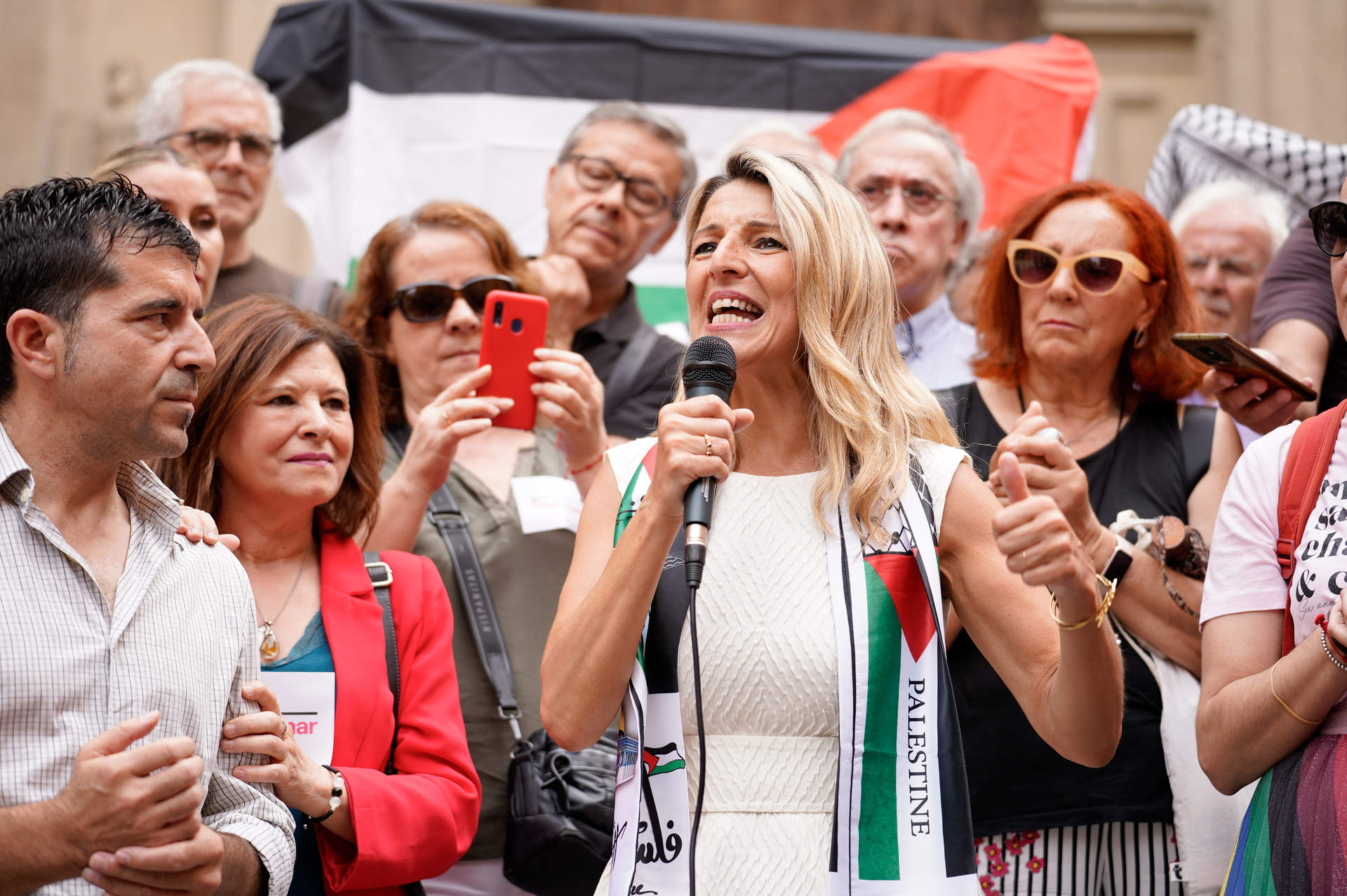 La líder de Sumar, Yolanda Díaz, durante un paseo electoral por el 9J en la Plaza de las Pasiegas, a 6 de junio de 2024 en Granada.