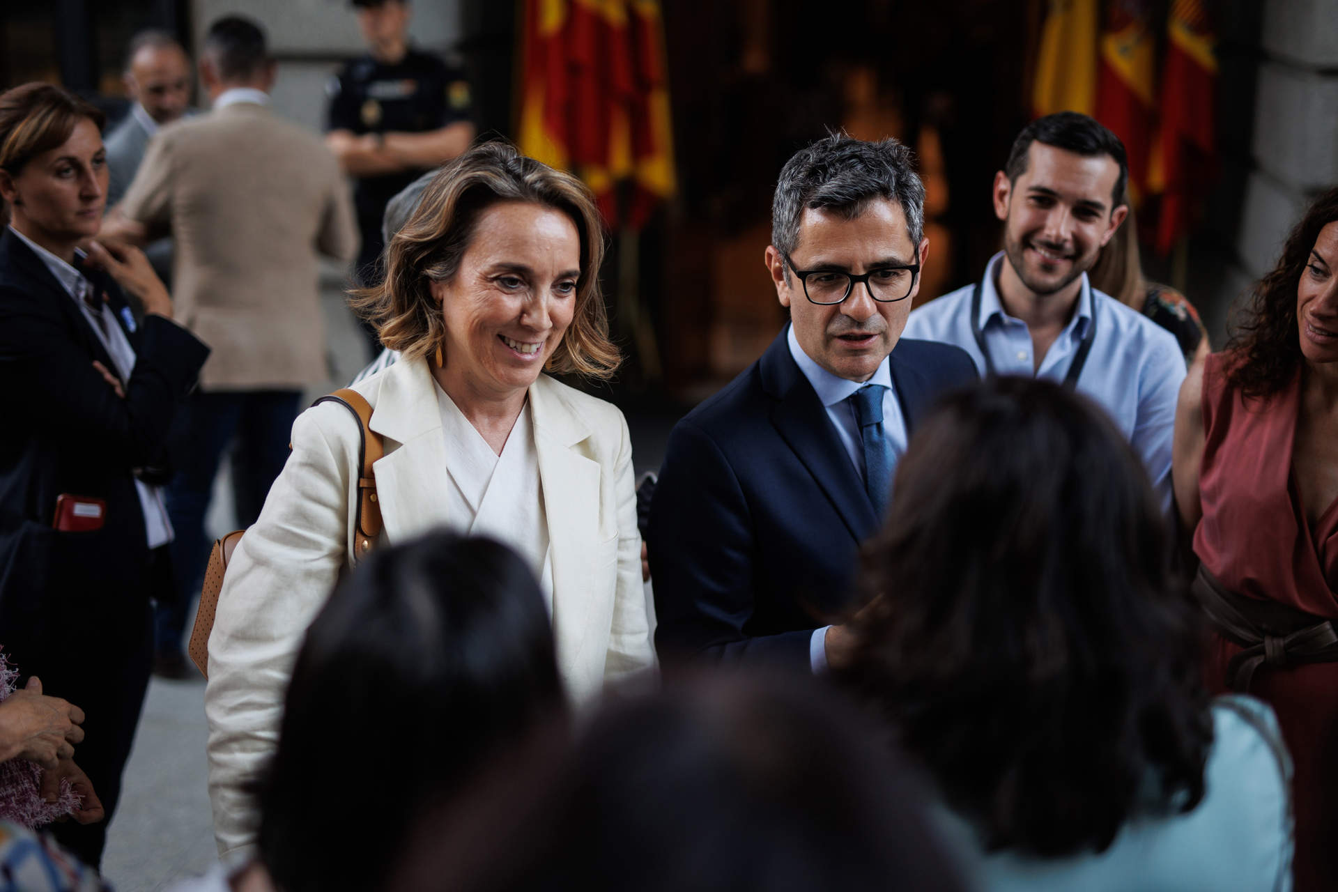 La portavoz del Partido Popular en el Congreso y secretaria general del partido, Cuca Gamarra, y el ministro de la Presidencia, Relaciones con las Cortes y Memoria Democrática, Félix Bolaños.
