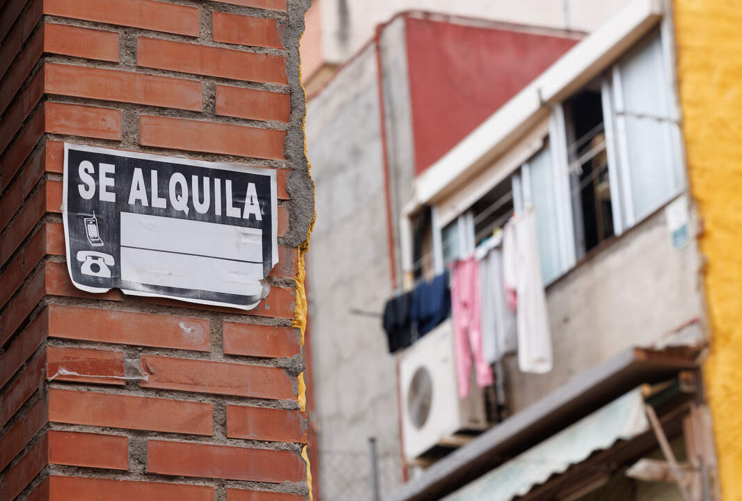 Un cartel de 'Se Alquila'. (Foto: Eduardo Parra / Europa Press)