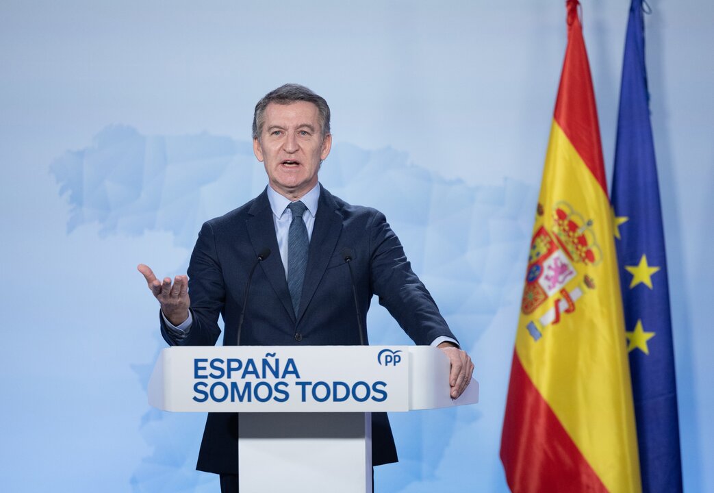 El presidente del Partido Popular, Alberto Núñez Feijóo, ofrece una rueda de prensa, en el Espacio Jorge Juan, a 27 de diciembre de 2024, en Madrid.