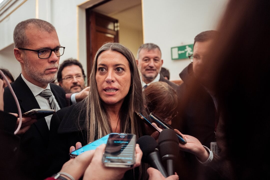 La portavoz de Junts en el Congreso, Miriam Nogueras, ofrece declaraciones a los medios a su salida de una sesión plenaria extraordinaria, en el Congreso de los Diputados, a 22 de enero de 2025, en Madrid.