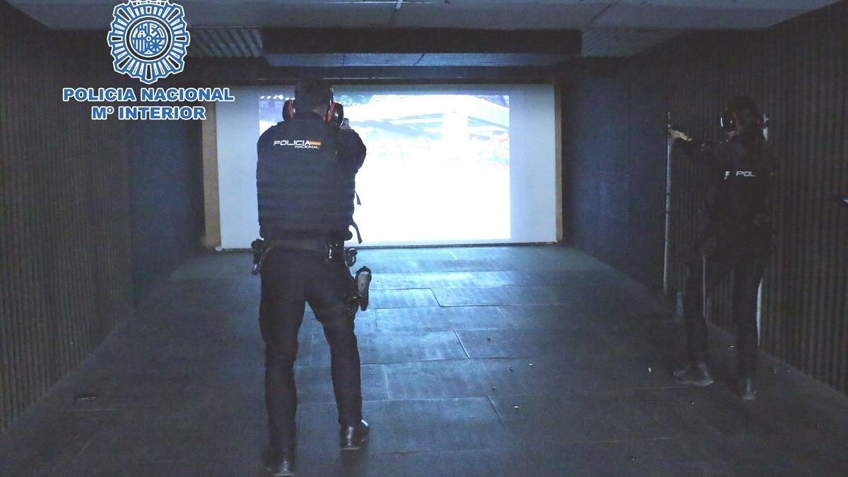Galería de tiro virtual en la Jefatura Superior de Policía de la Comunidad Valenciana (Foto: Policía Nacional).