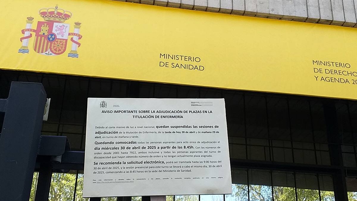Cartel en la puerta del Ministerio de Sanidad (Foto: Aurelio Ruiz Enebral).