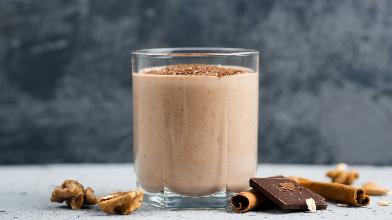 5. Batido de café, cacao y nueces para energía pre-entreno