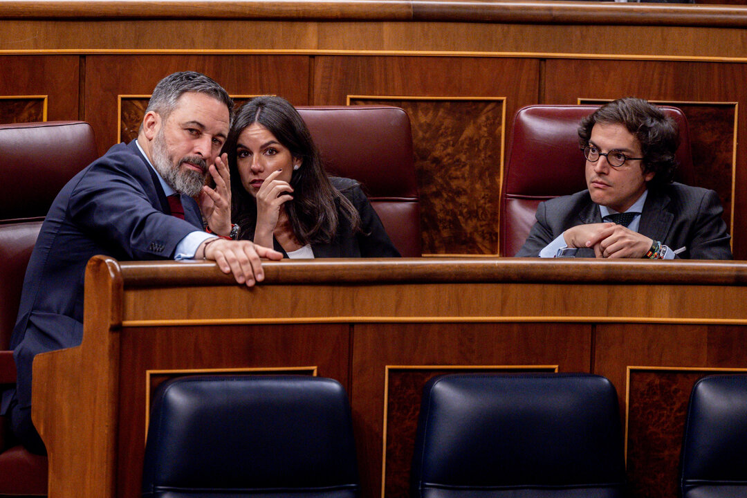 Santiago Abascal, Pepa Millán y José María Figaredo. (Foto: Ricardo Rubio / Europa Press)