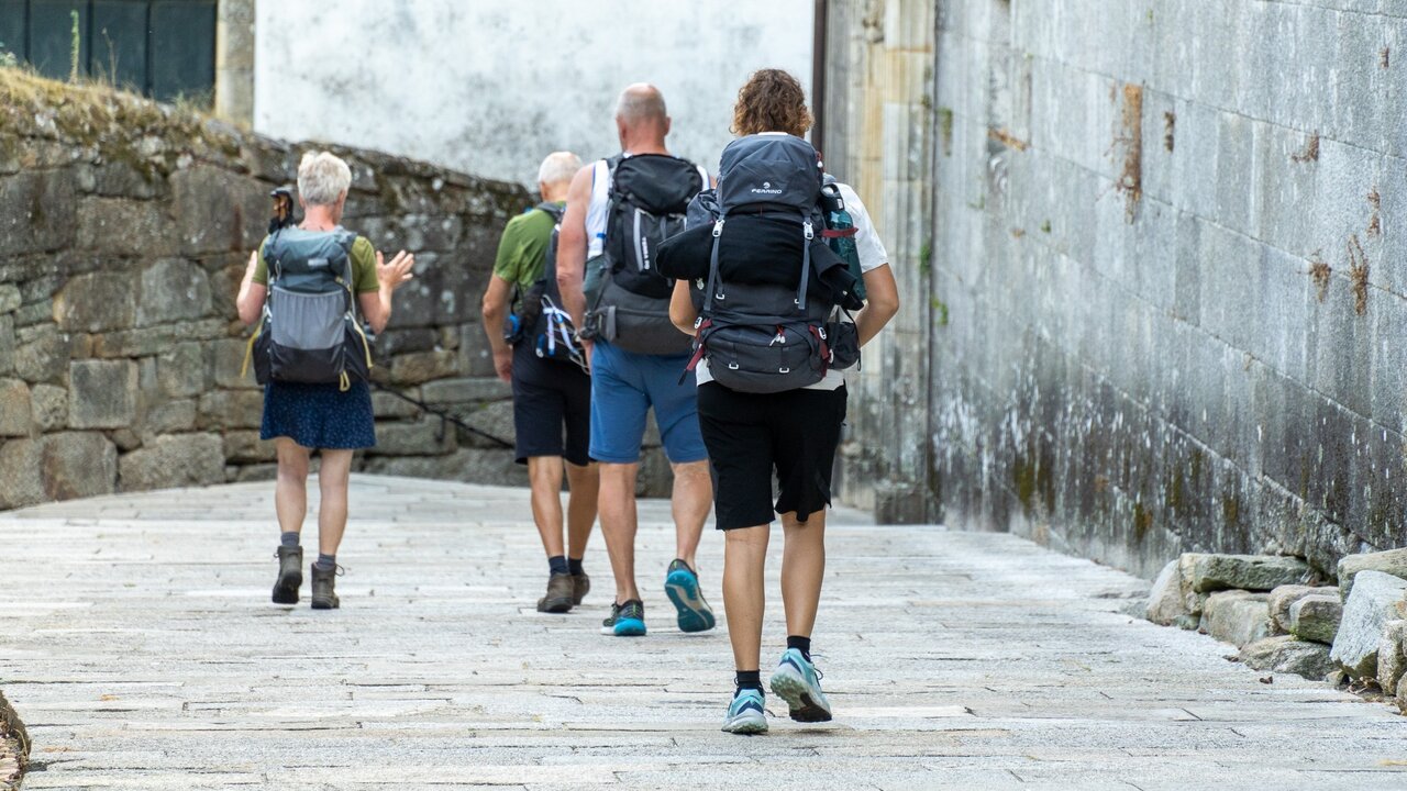 Peregrinos realizando el Camino de Santiago. (Foto: Ayuntamiento de Tui / Europa Press)