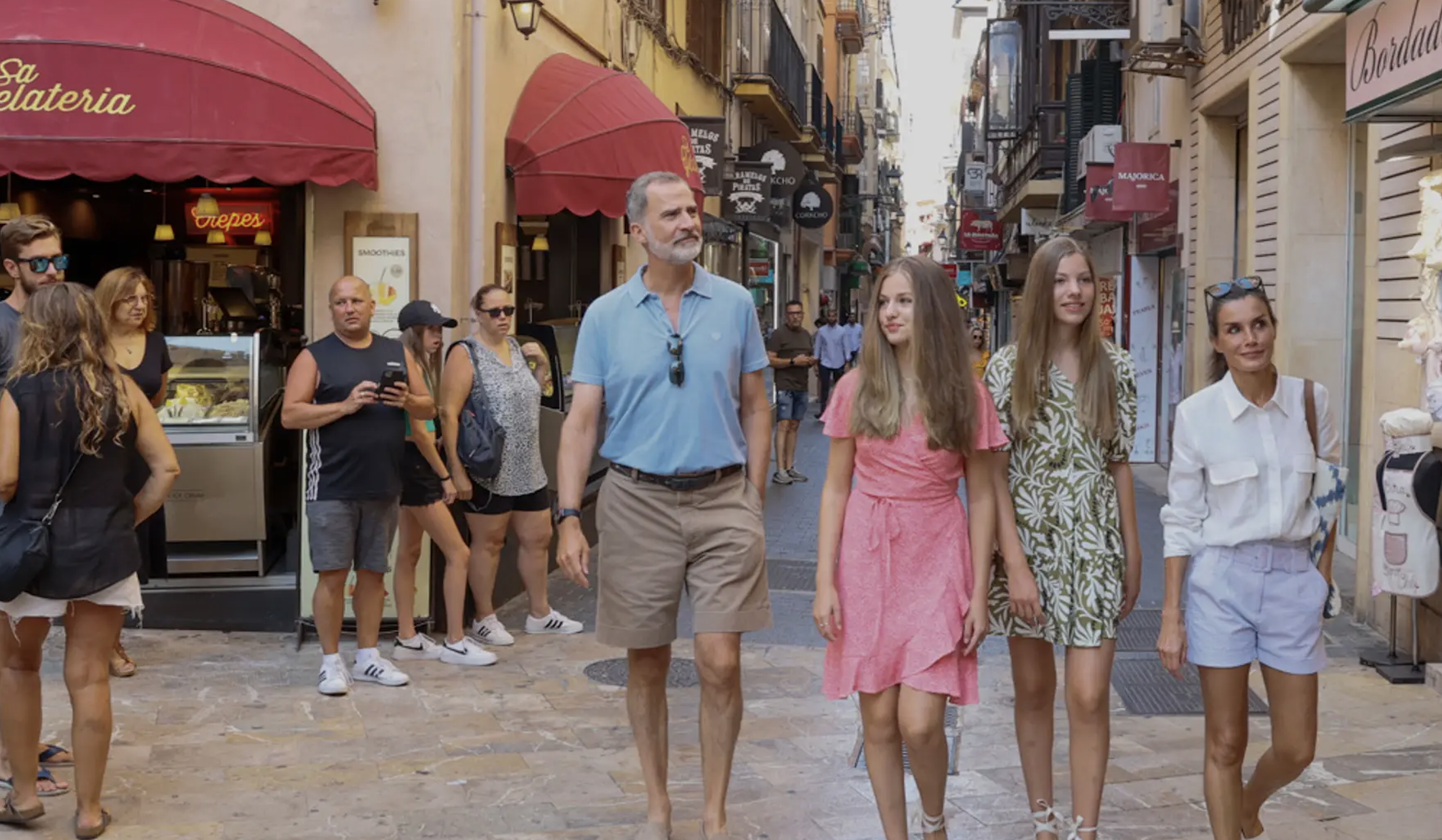 Los reyes paseando por Mallorca durante este verano.