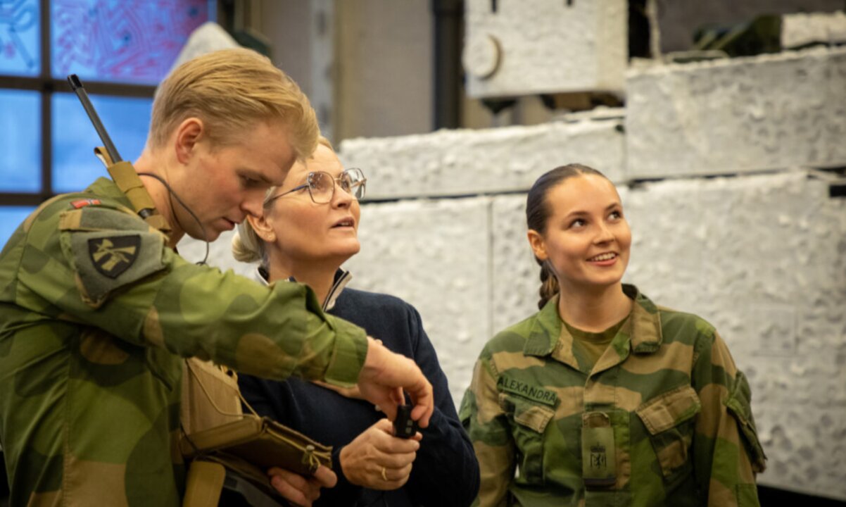 La Princesa Ingrid Alexandra recibe un bunad tradicional del Norte de Noruega