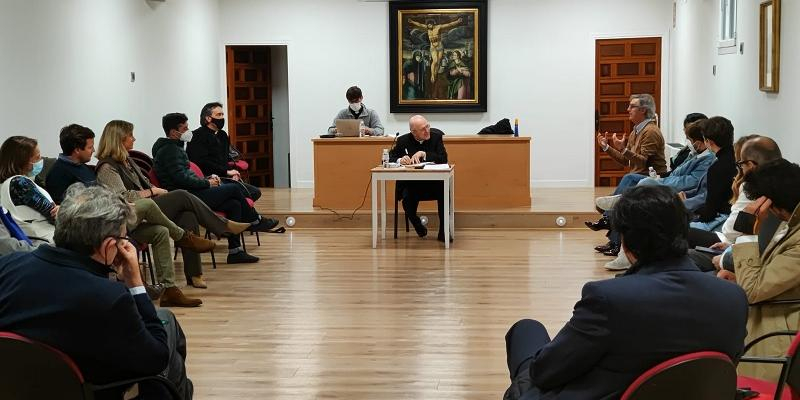Carlos Osoro en el encuentro con representantes de la cultura.