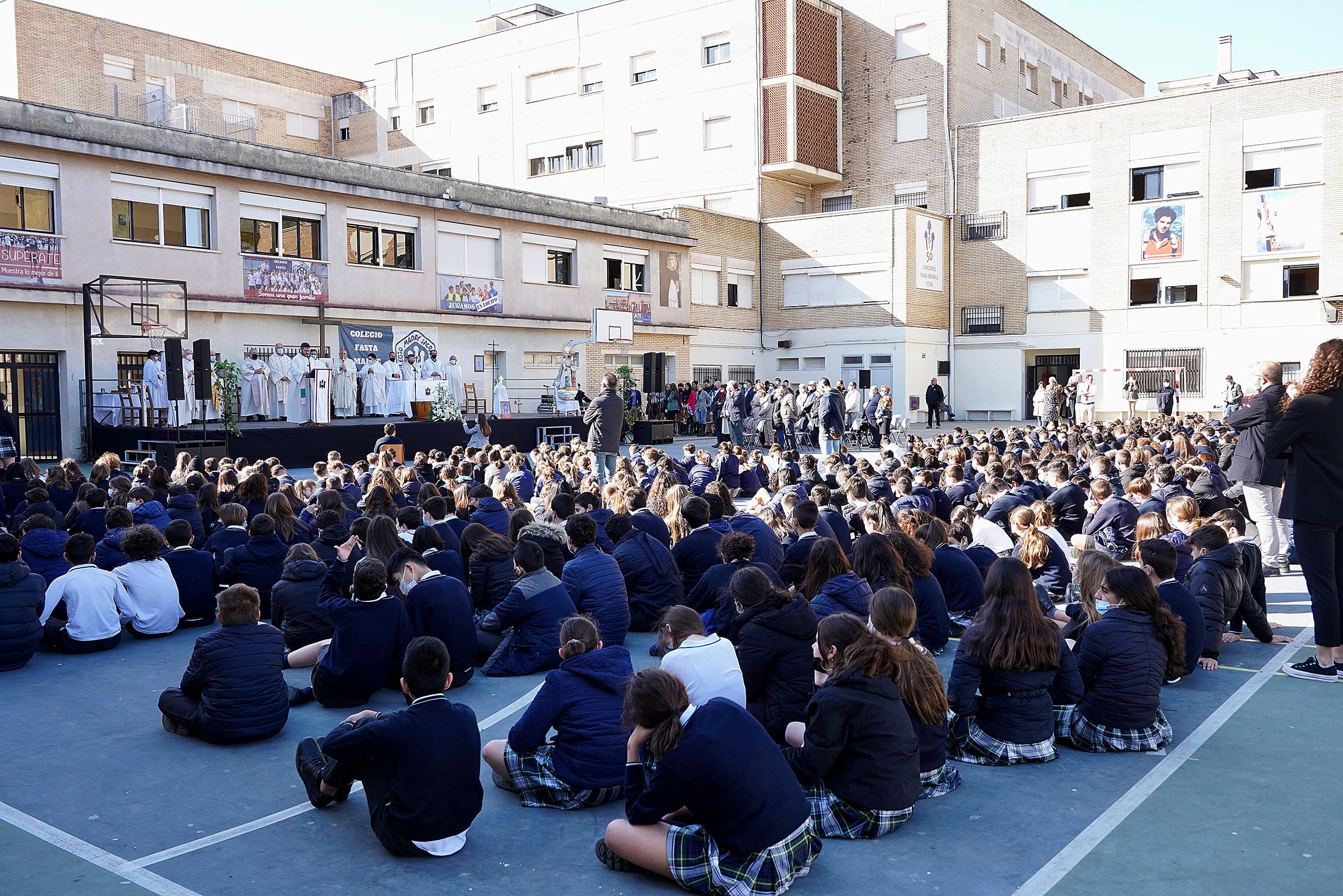 Llegada de la reliquia a un colegio de la diócesis de Valencia.
