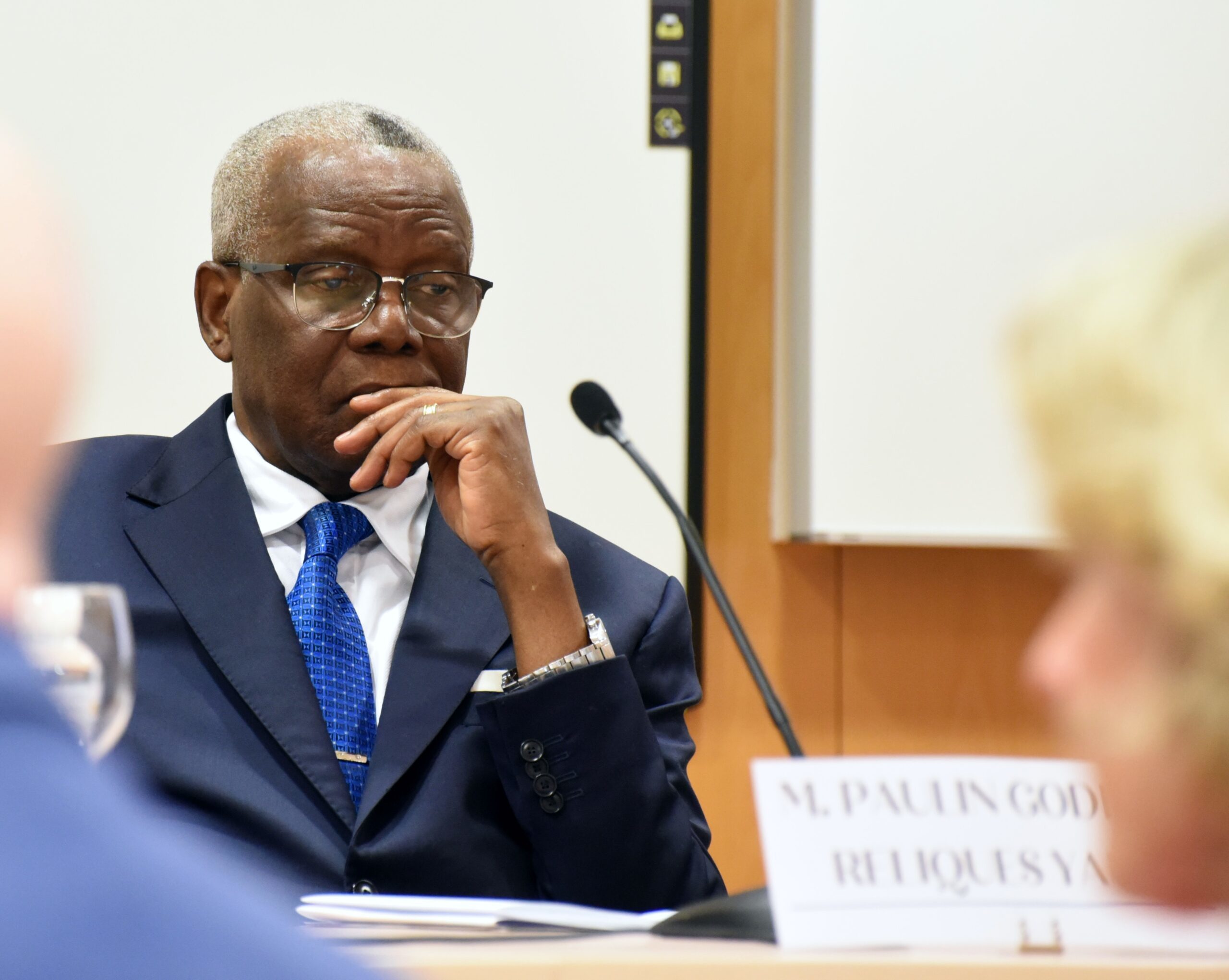 El embajador de Camerún en España Monsieur Paulin Godfried Yanga en la presentación del acto.