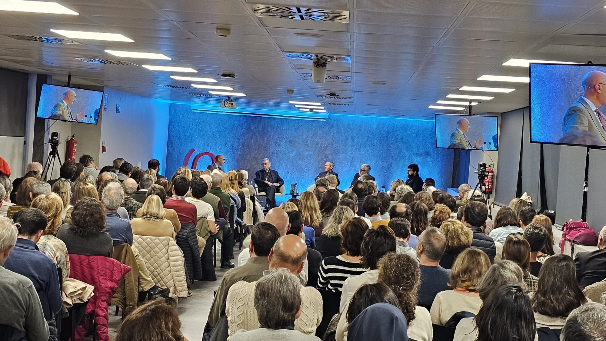 Lleno total en la presentación del último libro de Julián Carrón.