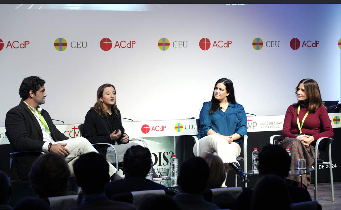 Pie de foto (de izquierda a derecha): Carlos Taracena, Macarena Torres, Carla Restoy e Irene Alonso.