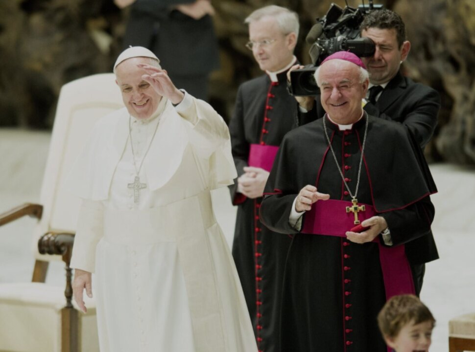 El Papa Francisco con monseñor Vincenzo Paglia.